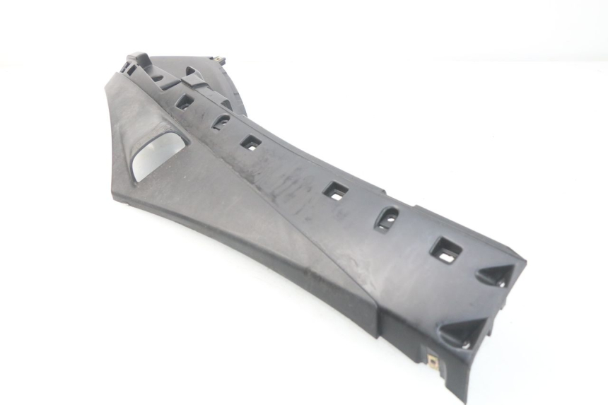 photo de BAS DE CAISSE DROIT PIAGGIO FLY IE 125 (2012 - 2017) - Gros plan technique