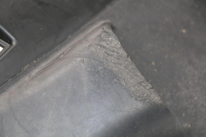 photo de BAS DE CAISSE DROIT PIAGGIO FLY IE 125 (2012 - 2017) - Points de fixation