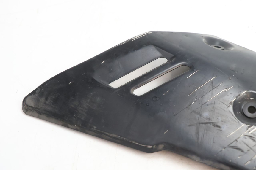 photo de BAS DE CAISSE DROIT SUZUKI GSR 600 (2005 - 2012) - Détail de la pièce