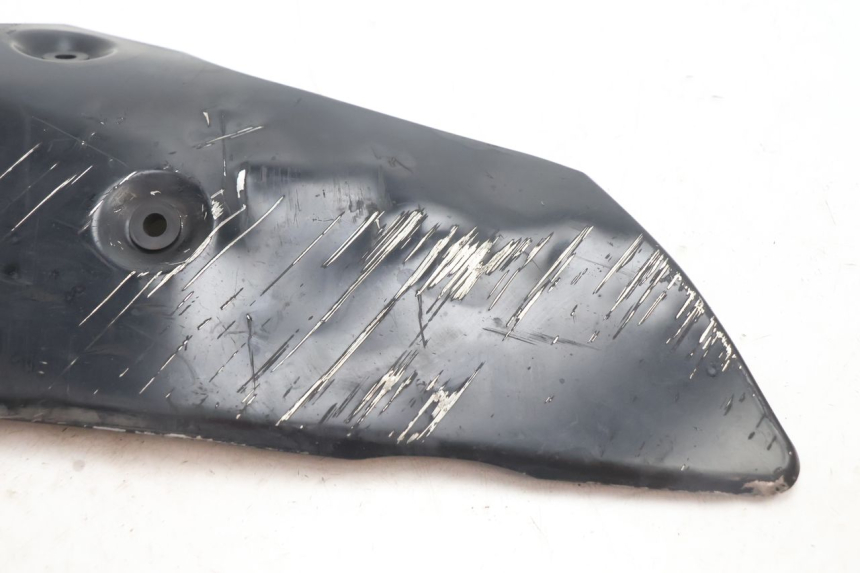 photo de BAS DE CAISSE DROIT SUZUKI GSR 600 (2005 - 2012) - Zoom état d’usage