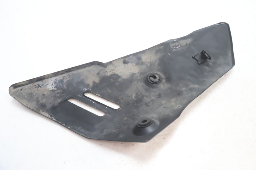 photo de BAS DE CAISSE DROIT SUZUKI GSR 600 (2005 - 2012) - Vue d’ensemble
