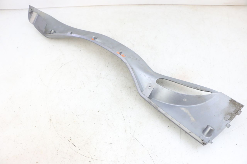 photo de BAS DE CAISSE DROIT SYM GTS EVO 125 (2009 - 2013) - Marquages et références