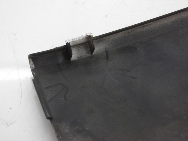 photo de BAS DE CAISSE DROIT HONDA FES PANTHEON 125 (2003 - 2007) - Détail de la pièce