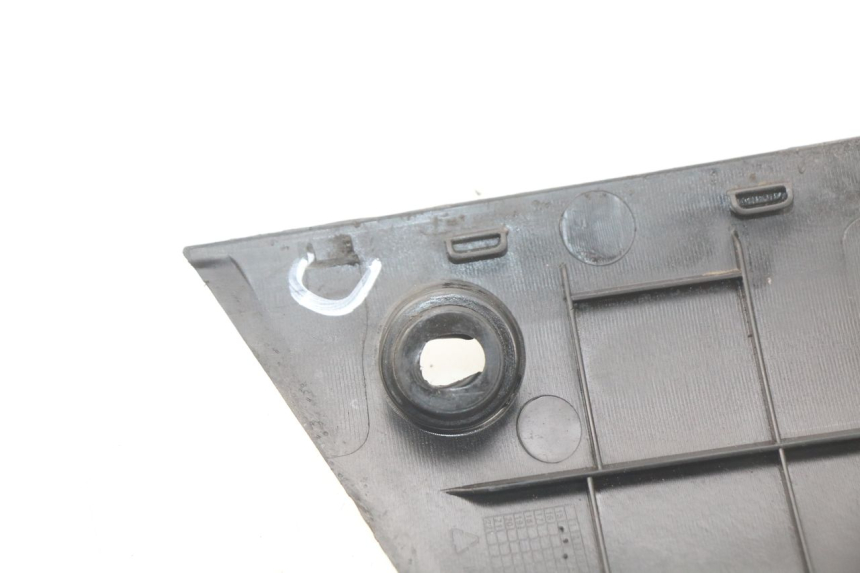 photo de BAS DE CAISSE DROIT PEUGEOT KISBEE 2T 50 (2010 - 2017) - Gros plan technique