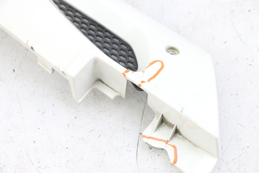 photo de BAS DE CAISSE DROIT KYMCO LIKE 125 (2009 - 2016) - Points de fixation