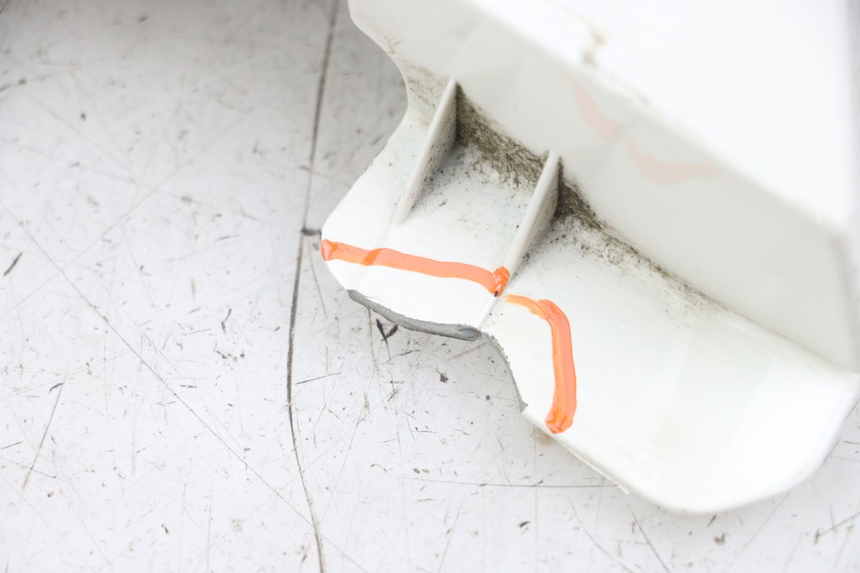 photo de BAS DE CAISSE DROIT KYMCO LIKE 125 (2009 - 2016) - État de surface