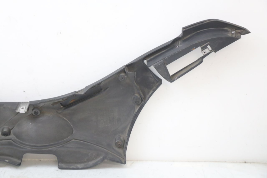 photo de BAS DE CAISSE DROIT PIAGGIO MP3 HPE 350 (2018 - 2020) - État de surface