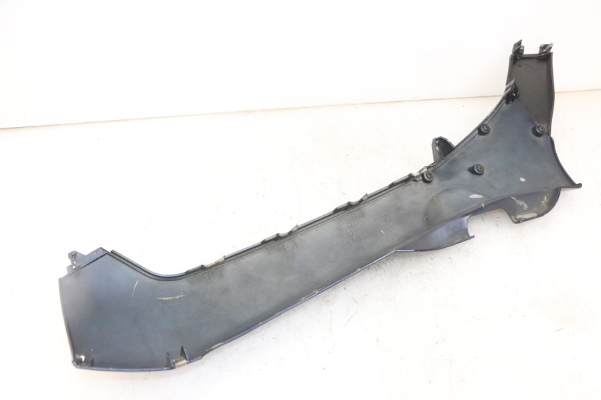 photo de BAS DE CAISSE DROIT PIAGGIO MP3 LT 300 (2010 - 2016) - Gros plan technique