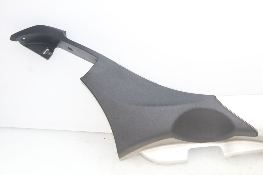 photo de BAS DE CAISSE DROIT PIAGGIO MP3 500 (2014 - 2017) - Points de fixation