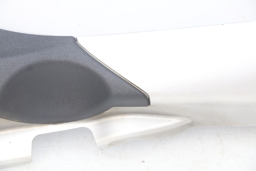 photo de BAS DE CAISSE DROIT PIAGGIO MP3 500 (2014 - 2017) - État de surface