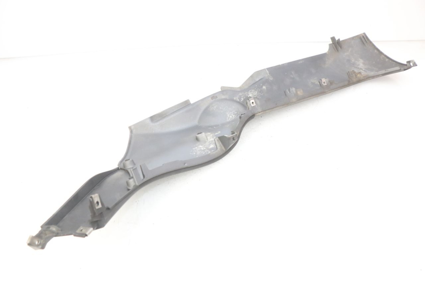 photo de BAS DE CAISSE DROIT PIAGGIO MP3 500 (2011 - 2015) - Gros plan technique