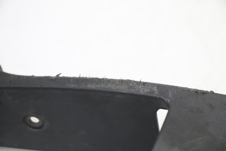 photo de BAS DE CAISSE DROIT PIAGGIO MP3 500 (2014 - 2017) - Gros plan technique