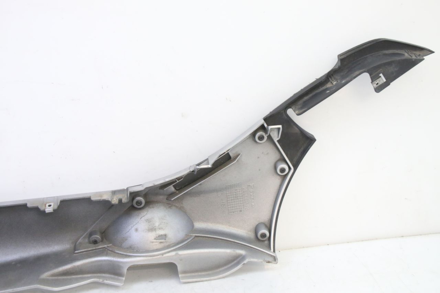 photo de BAS DE CAISSE DROIT PIAGGIO MP3 500 (2014 - 2017) - État de surface