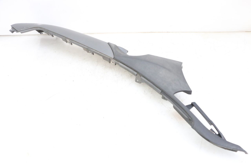 photo de BAS DE CAISSE DROIT PIAGGIO MP3 500 (2016 - 2018) - Gros plan technique