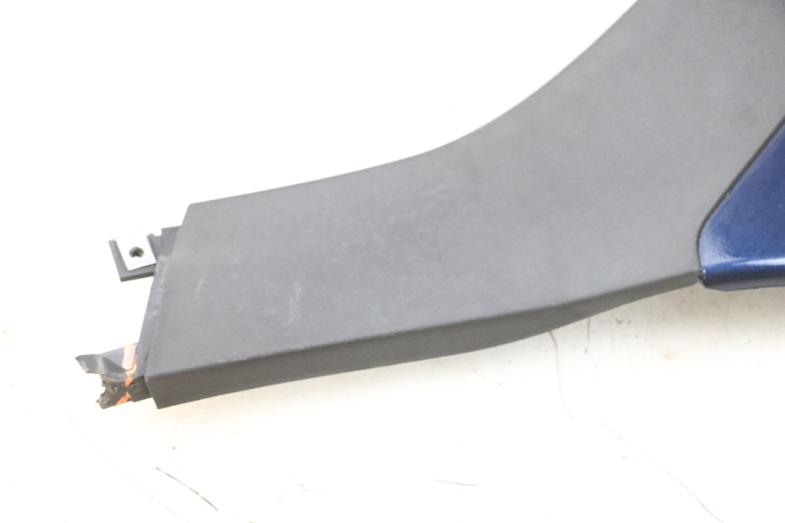 photo de BAS DE CAISSE DROIT PIAGGIO MP3 RL 250 (2006 - 2010) - Détail de la pièce