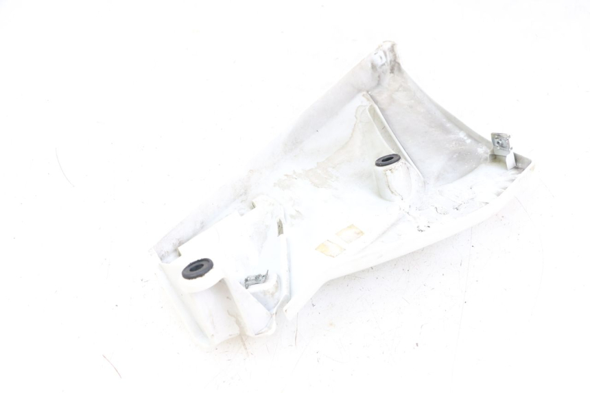 photo de BAS DE CAISSE DROIT MOTO GUZZI NORGE 8V GT 1200 (2011 - 2016) - Gros plan technique