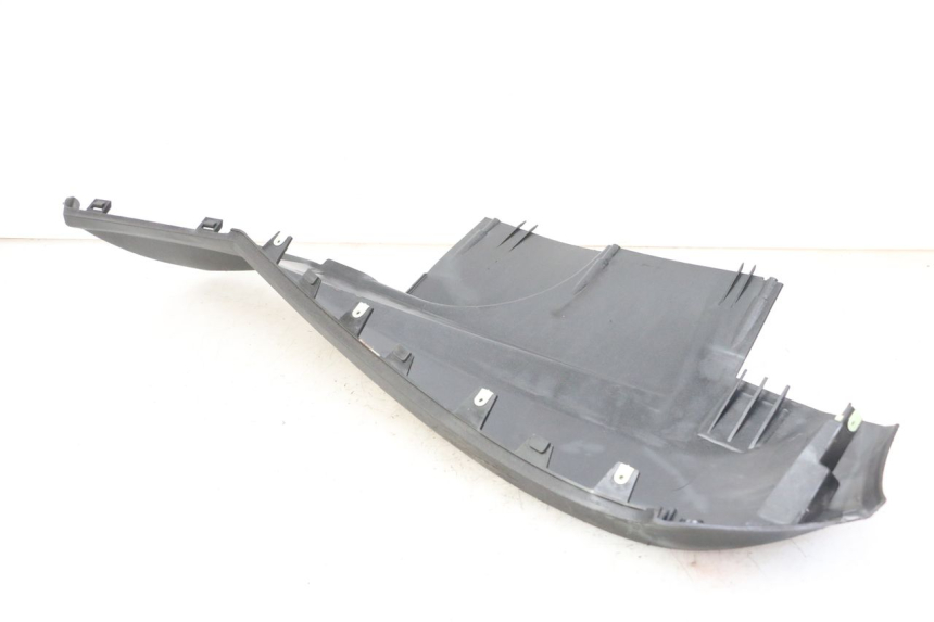 photo de BAS DE CAISSE DROIT PEUGEOT SATELIS 125 (2013 - 2018) - Marquages et références