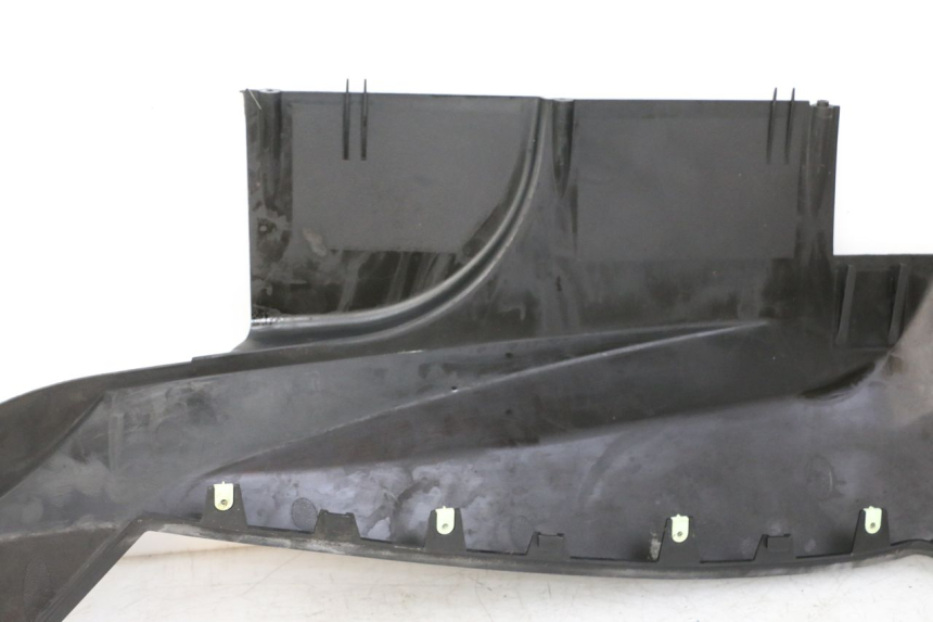 photo de BAS DE CAISSE DROIT PEUGEOT SATELIS COMPRESSOR K15 125 (2006 - 2009) - Autre angle de vue