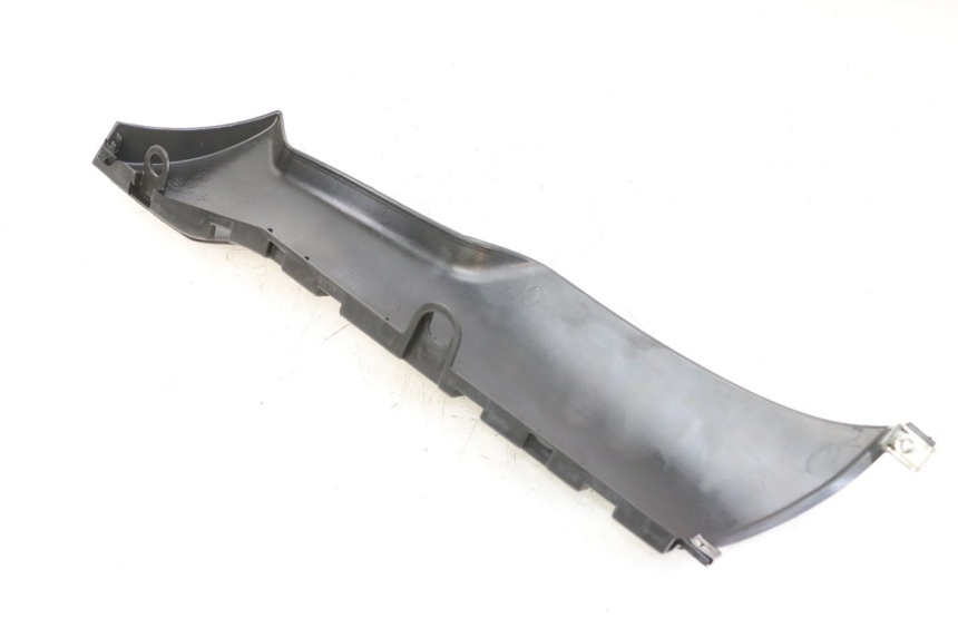 photo de BAS DE CAISSE DROIT PIAGGIO NRG POWER PUREJET 50 (2018 - 2021) - Gros plan technique