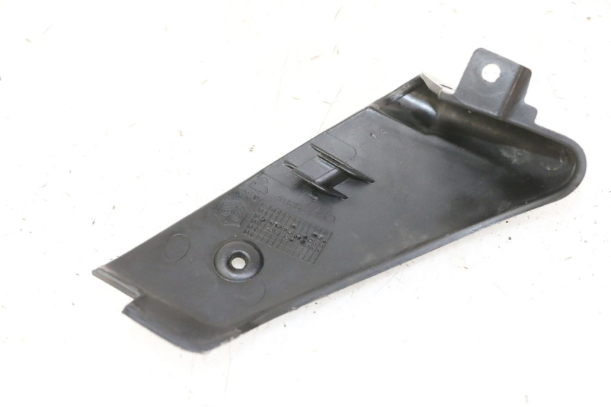 photo de BAS DE CAISSE DROIT PIAGGIO VESPA GRANTURISMO 200 (2004 - 2005) - Zoom état d’usage