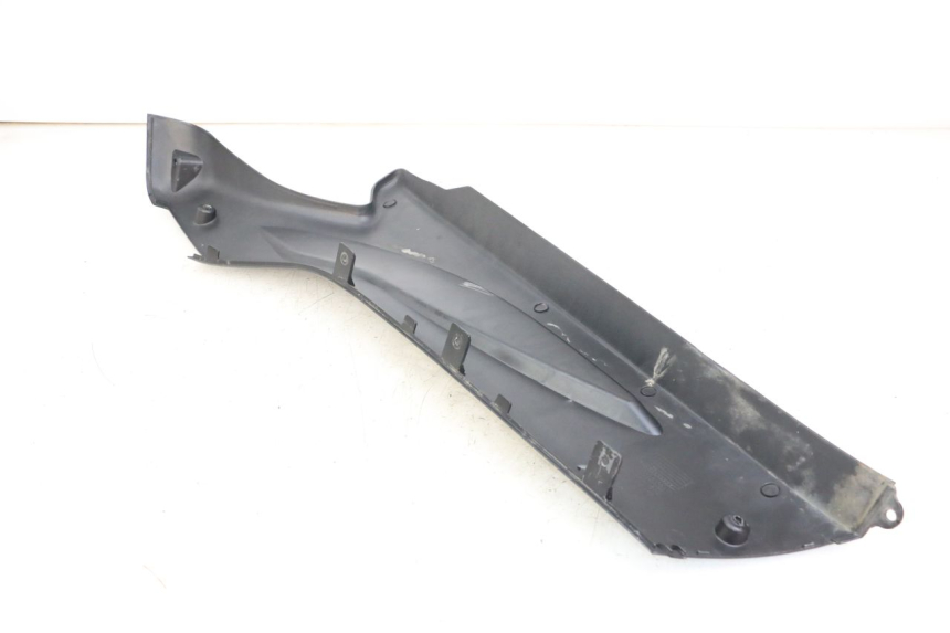 photo de BAS DE CAISSE DROIT DAELIM S3 125 (2010 - 2017) - État de surface