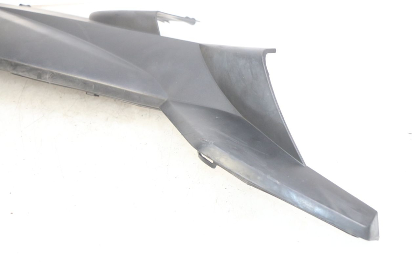 photo de BAS DE CAISSE DROIT PEUGEOT SATELIS 125 (2006 - 2009) - Points de fixation