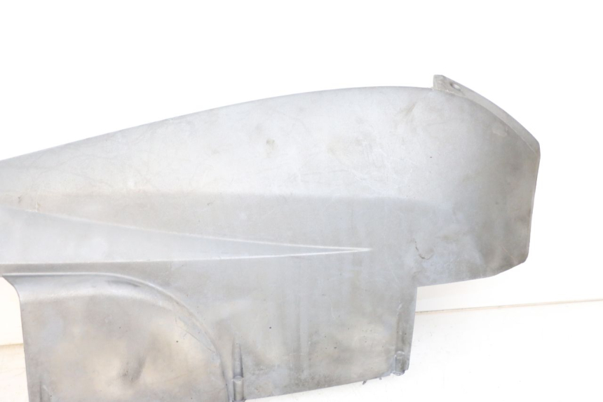 photo de BAS DE CAISSE DROIT PEUGEOT SATELIS 125 (2006 - 2009) - Gros plan technique