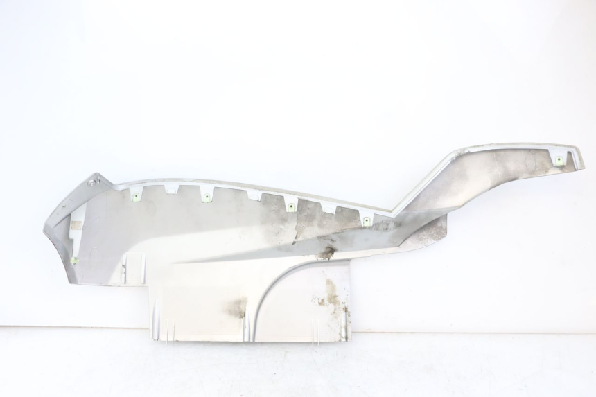 photo de BAS DE CAISSE DROIT PEUGEOT SATELIS 125 (2010 - 2012) - Gros plan technique