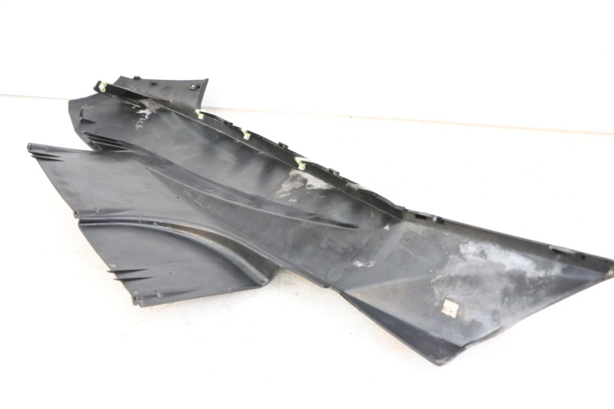 photo de BAS DE CAISSE DROIT PEUGEOT SATELIS 125 (2013 - 2018) - Zoom état d’usage