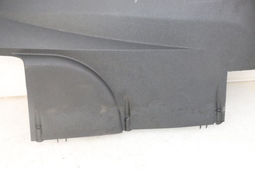 photo de BAS DE CAISSE DROIT PEUGEOT SATELIS 125 (2013 - 2018) - Zoom composants