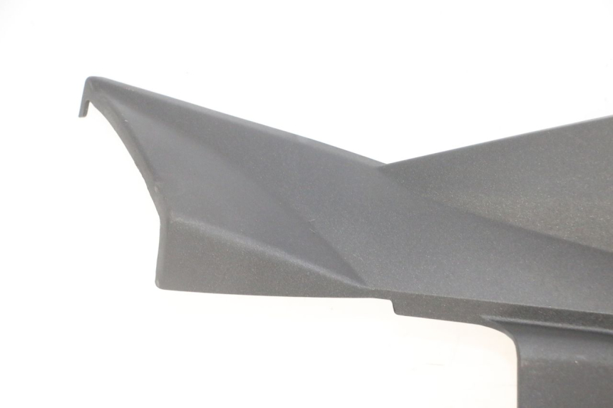 photo de BAS DE CAISSE DROIT PEUGEOT SATELIS 125 (2013 - 2018) - Vue rapprochée