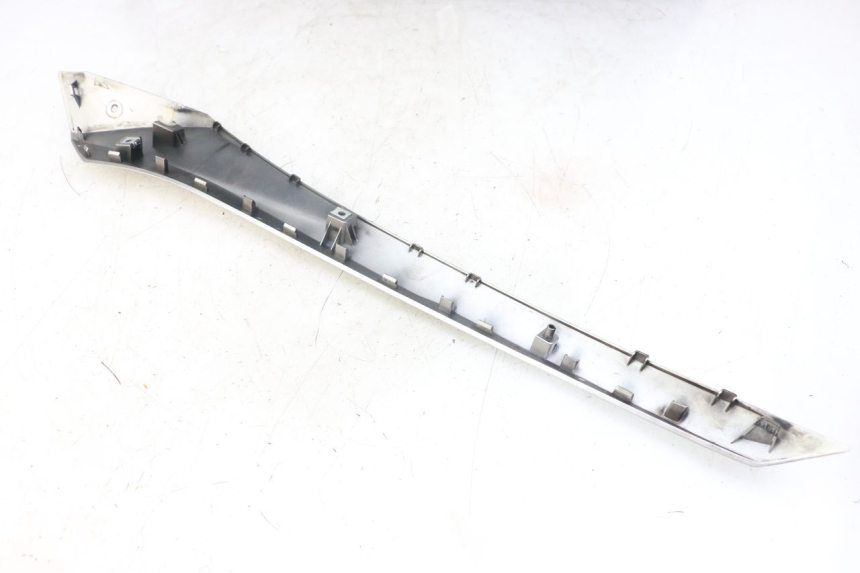 photo de BAS DE CAISSE DROIT YAMAHA XMAX X-MAX ABS 125 (2017 - 2020) - Zoom état d’usage