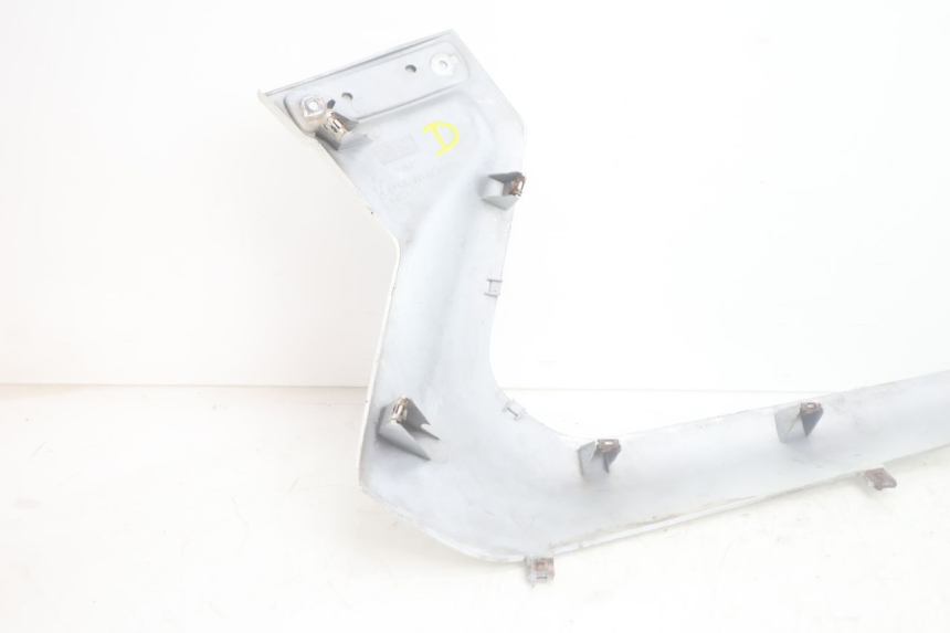photo de BAS DE CAISSE DROIT YAMAHA XMAX X-MAX 125 (2006 - 2009) - État de surface