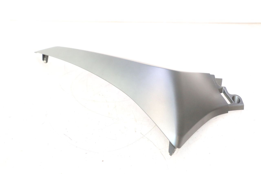 photo de BAS DE CAISSE DROIT YAMAHA X-MAX XMAX 125 (2010 - 2013) - Gros plan technique