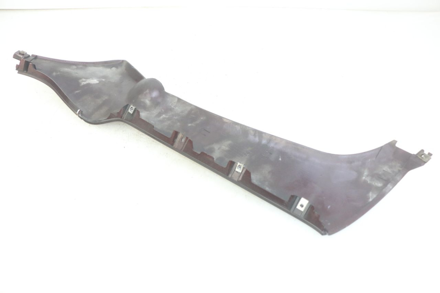 photo de BAS DE CAISSE DROIT PIAGGIO X8 125 (2004 - 2007) - Gros plan technique