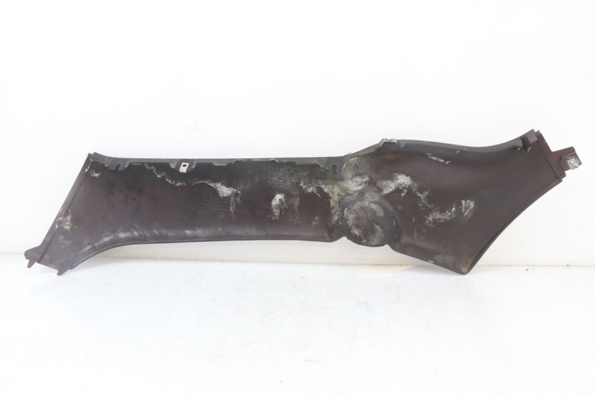 photo de BAS DE CAISSE DROIT PIAGGIO X8 125 (2004 - 2007) - Gros plan technique