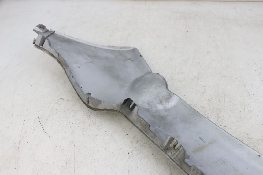 photo de BAS DE CAISSE DROIT PIAGGIO X8 125 (2004 - 2007) - Zoom état d’usage