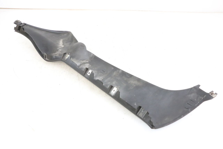 photo de BAS DE CAISSE DROIT PIAGGIO XEVO - X EVO 125 (2007 - 2017) - Gros plan technique