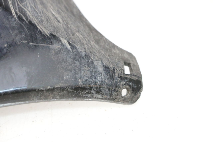 photo de BAS DE CAISSE GAUCHE SUZUKI BURGMAN EXECUTIVE ABS 650 (2006 - 2012) - Vue rapprochée