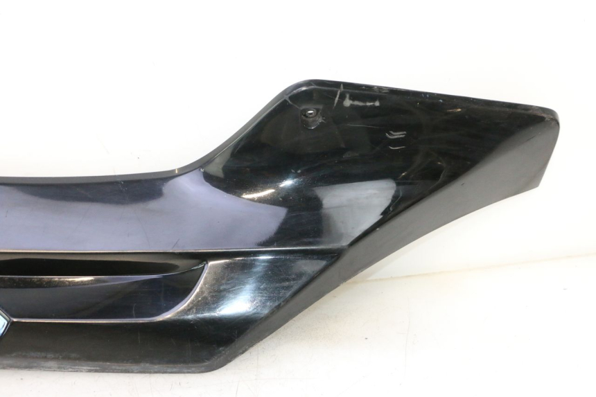 photo de BAS DE CAISSE GAUCHE SUZUKI BURGMAN EXECUTIVE ABS 650 (2006 - 2012) - Inspection visuelle
