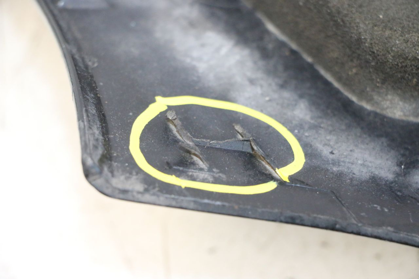 photo de BAS DE CAISSE GAUCHE SUZUKI BURGMAN EXECUTIVE ABS 650 (2006 - 2012) - Autre angle de vue