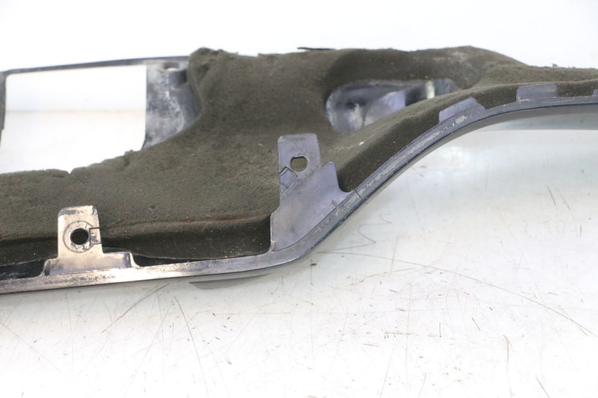 photo de BAS DE CAISSE GAUCHE SUZUKI BURGMAN EXECUTIVE ABS 650 (2006 - 2012) - Vue d’ensemble