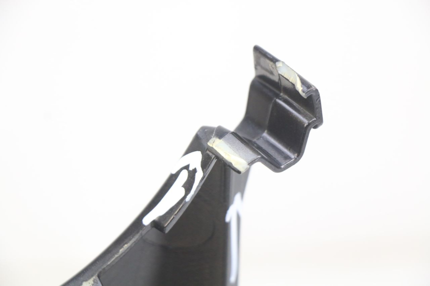 photo de BAS DE CAISSE GAUCHE PEUGEOT CITYSTAR 125 (2011 - 2017) - Gros plan technique