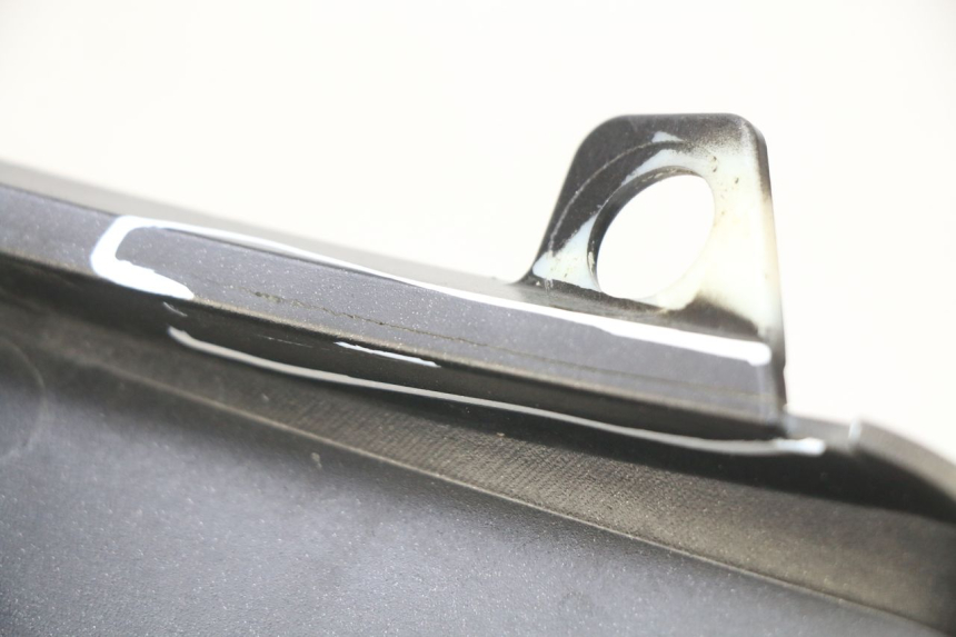 photo de BAS DE CAISSE GAUCHE PEUGEOT CITYSTAR 125 (2011 - 2017) - Points de fixation