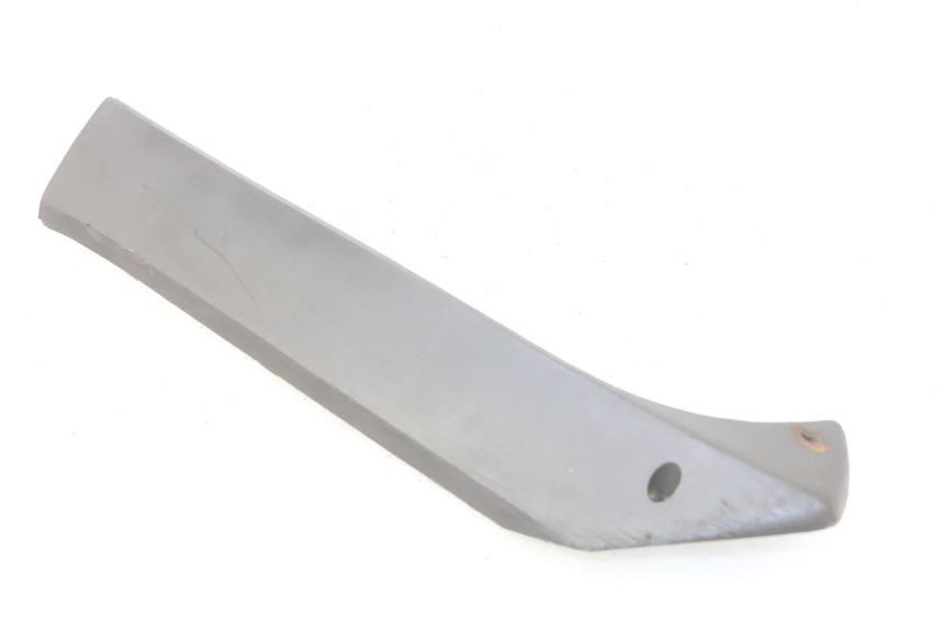 photo de BAS DE CAISSE GAUCHE SUZUKI CP 80 (1985 - 1996) - Gros plan technique