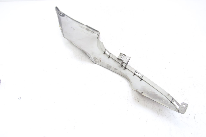 photo de BAS DE CAISSE GAUCHE KYMCO DINK STREET 125 (2009 - 2014) - Gros plan technique