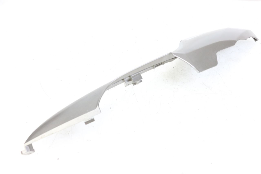 photo de BAS DE CAISSE GAUCHE KYMCO DINK STREET 125 (2009 - 2014) - Gros plan technique