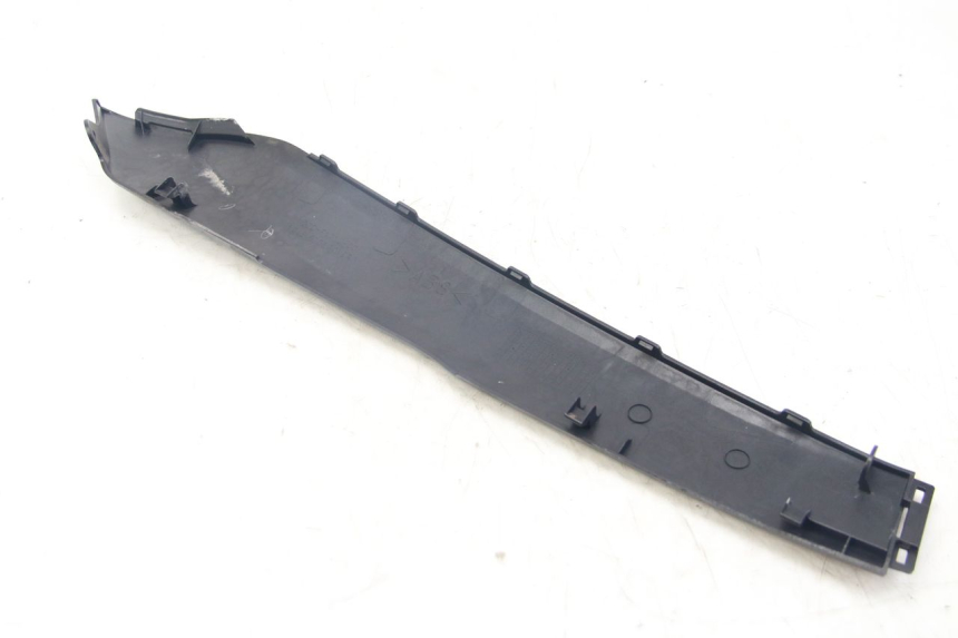 photo de BAS DE CAISSE GAUCHE YAMAHA D'ELIGHT DELIGHT 125 (2017 - 2020) - Zoom état d’usage