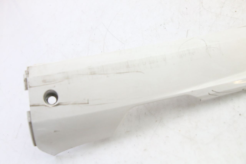 photo de BAS DE CAISSE GAUCHE SYM FIDDLE 3 III 125 (2014 - 2020) - Détail de la pièce