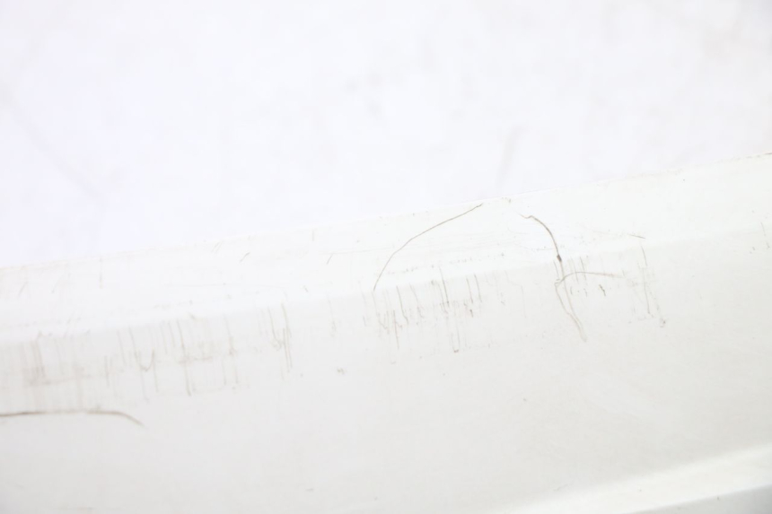 photo de BAS DE CAISSE GAUCHE SYM FIDDLE 3 III 125 (2014 - 2020) - Gros plan technique